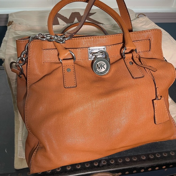 Michael Kors - Picture 1 of 3